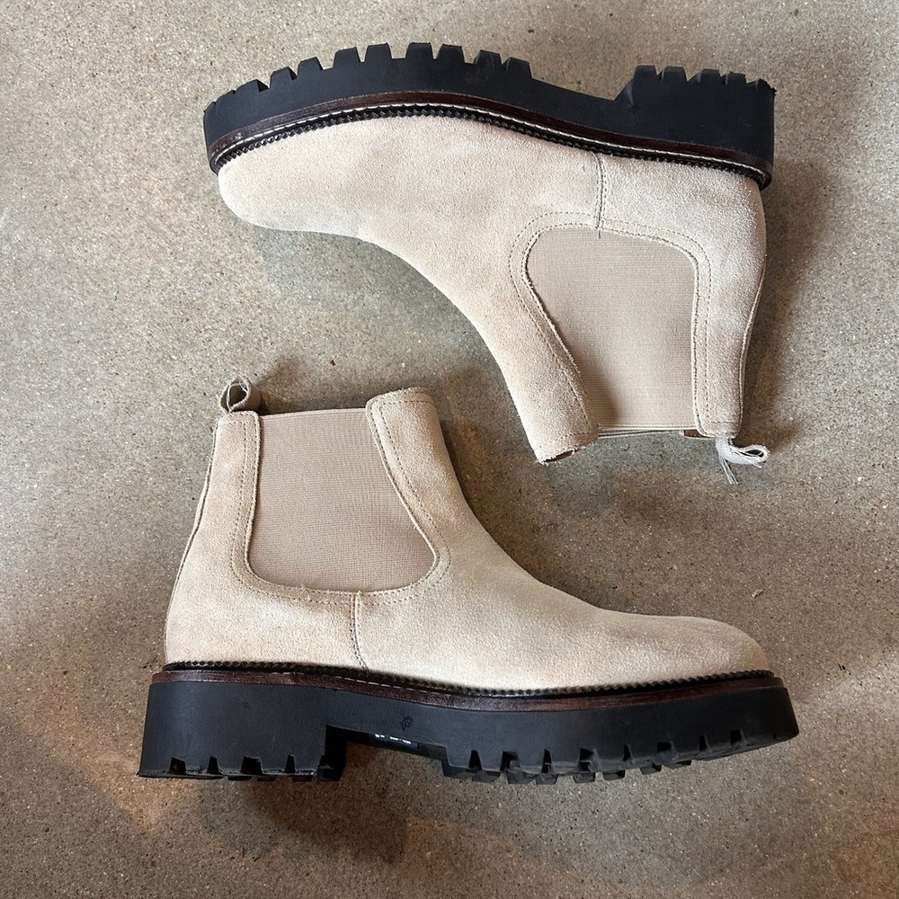 Caslon Chelsea Boots Tan Suede Lug Sole Ankle Boots Womens Size 7.5 M